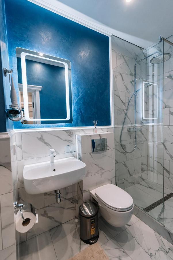 Royal Tower Vip Smart Apartments 3 Kyiv Exterior photo